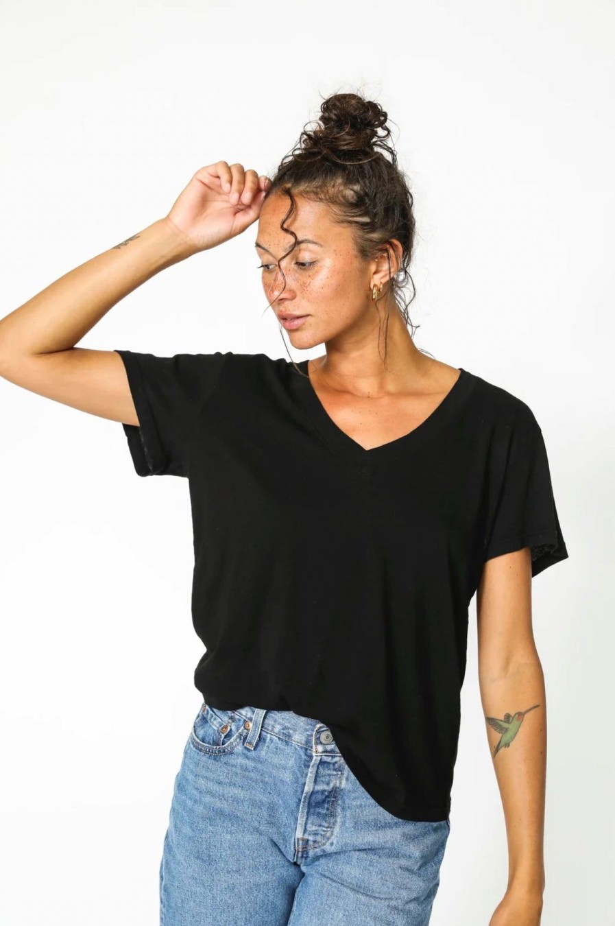 Women Perfect White Tee | Hendrix Basic V-Neck True Black